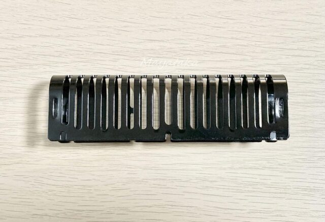 カバー には アルミ を 採用 ( 取付方向 が ある ) その 2